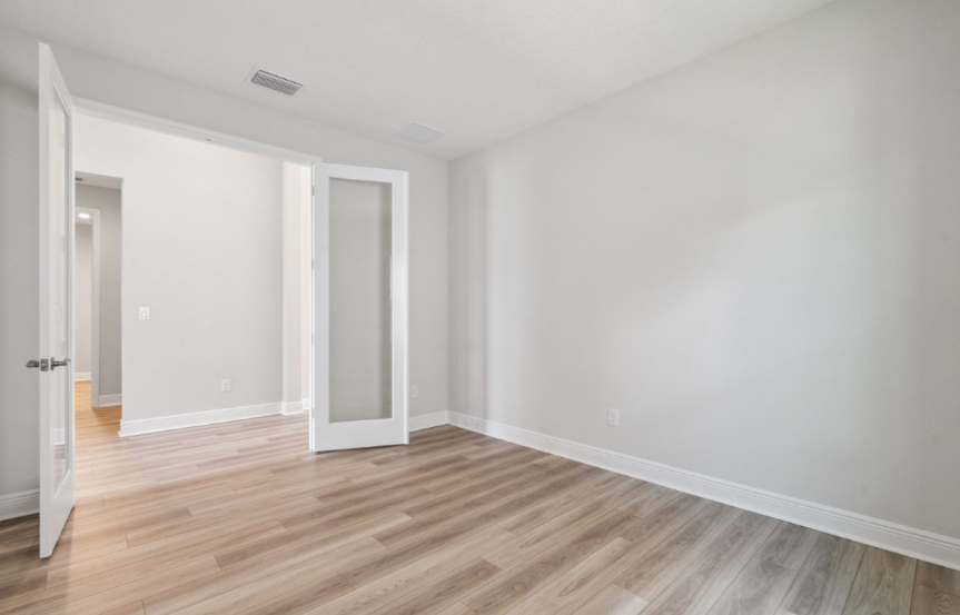 HBWB 5286 Office Space